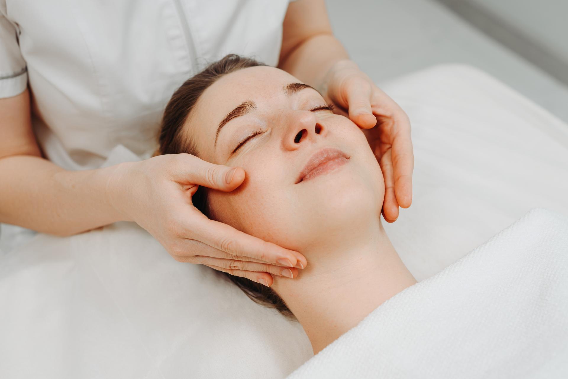 Professionelle Gesichtsbehandlung bei Derma Care